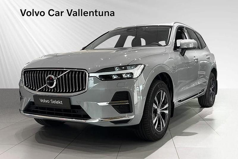 Grå Begagnad 2024 Volvo XC60 Core SUV | 529 900 kr (Marknadspris) - Bild 1/4