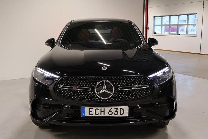 Ny Mercedes GLC300 AMG line 258 HK (189 kW) 2025 Svart Sportkupé