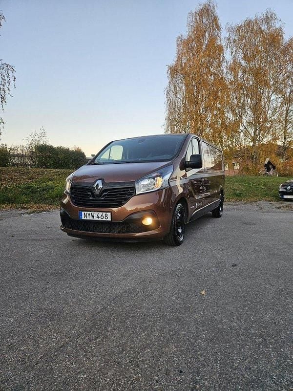 Brun Begagnad 2017 Renault Trafic Van | 110 000 kr (Superpris) - Bild 1/4