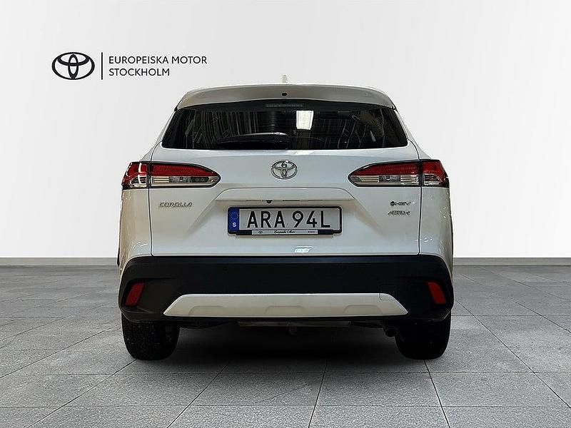 Begagnad Toyota Corolla Cross Active 197 HK (144 kW) 2024 Vit SUV