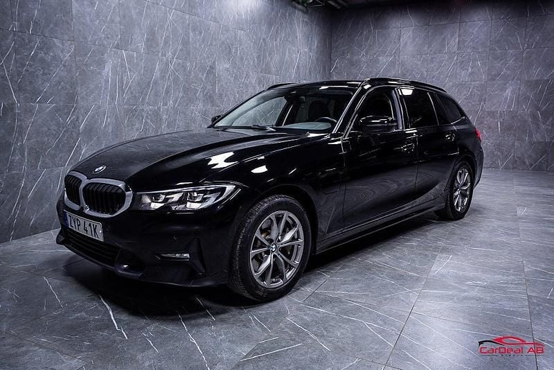 Begagnad BMW 330e Sport Line 184 HK (135 kW) 2020 Svart Kombi