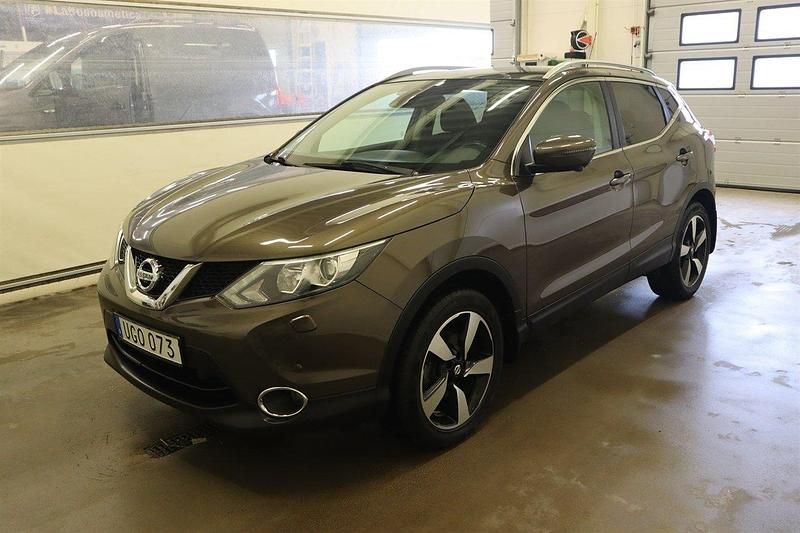 Brun Begagnad 2017 Nissan Qashqai 360º SUV | 148 000 kr (Marknadspris) - Bild 1/4