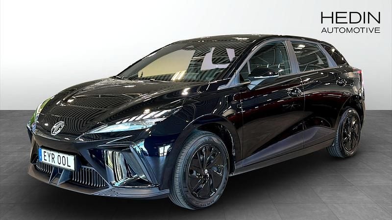 Svart (black) Begagnad 2023 MG MG4 EV Halvkombi | 259 900 kr (Marknadspris) - Bild 1/4