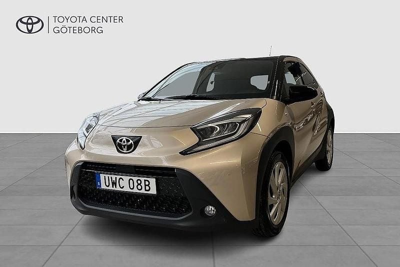 Begagnad Toyota Aygo X Pulse 72 HK (52 kW) 2022 Brun SUV