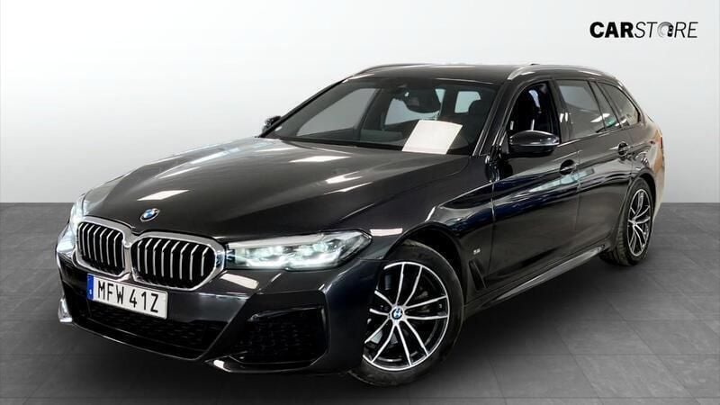 Grå (grey) Begagnad 2022 BMW 520 M Sport Kombi | 389 900 kr (Superpris) - Bild 1/4