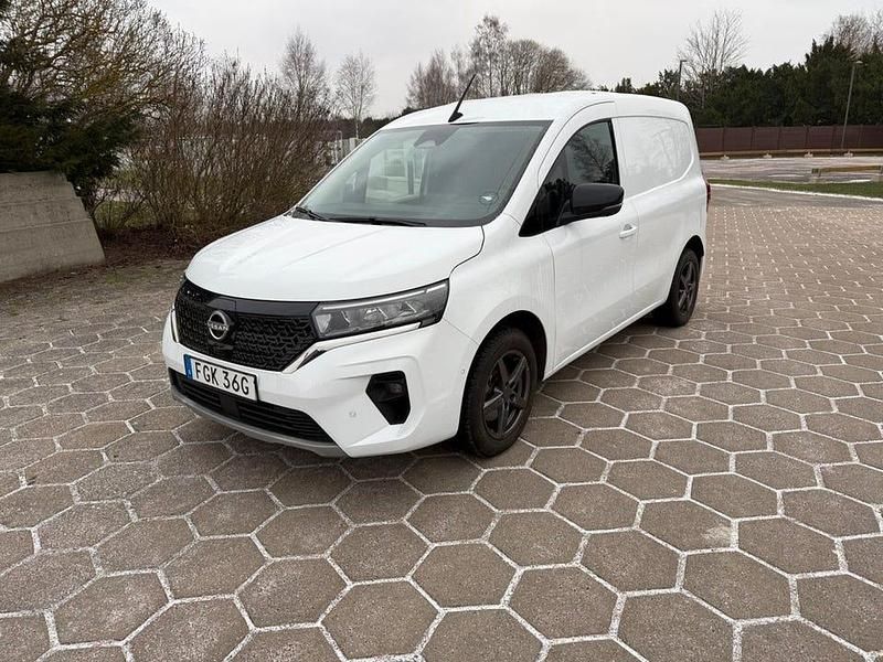 Vit Begagnad 2023 Nissan Townstar | 245 000 kr (Marknadspris) - Bild 1/4