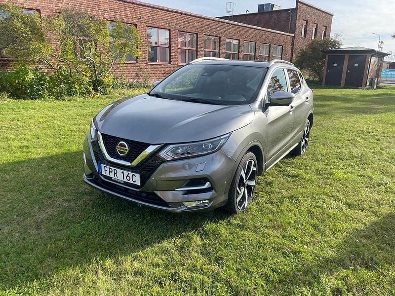 Grå Begagnad 2019 Nissan Qashqai SUV | 172 000 kr (Marknadspris) - Bild 1/4