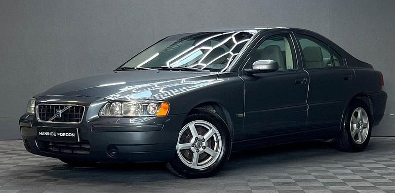 Grå Begagnad 2006 Volvo S60 Business Edition Sedan | 44 900 kr (Marknadspris) - Bild 1/4