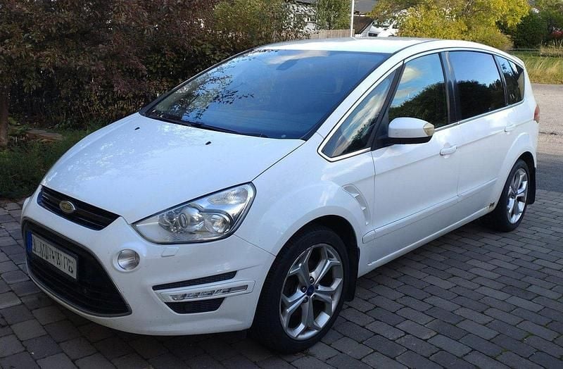 Vit Begagnad 2011 Ford S-MAX Business Edition Minibuss | 19 990 kr (Superpris) - Bild 1/4