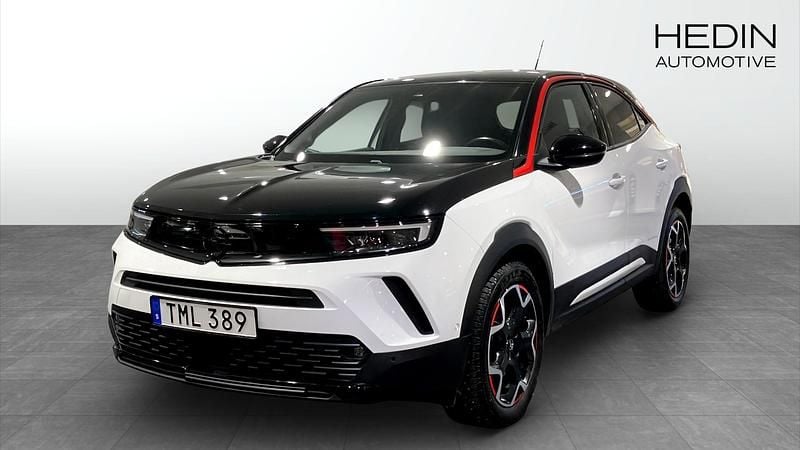 Vit Begagnad 2021 Opel Mokka GS Line SUV | 199 900 kr (Marknadspris) - Bild 1/4