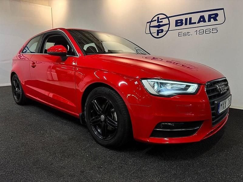 Röd Begagnad 2012 Audi A3 Ambition Halvkombi | 114 000 kr (Marknadspris) - Bild 1/4