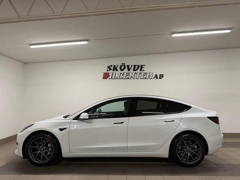 Begagnad Tesla Model 3 239 kW (325 HK) 2021 Vit Sedan