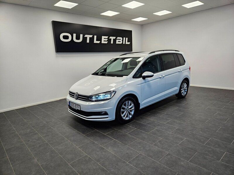 Vit Begagnad 2019 VW Touran Minibuss | 189 000 kr (Bra pris) - Bild 1/4