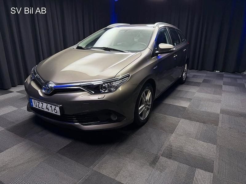 Mörkgrå Begagnad 2018 Toyota Auris Touring Sports Active Kombi | 179 900 kr (Marknadspris) - Bild 1/4