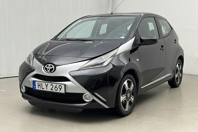 Svart Begagnad 2014 Toyota Aygo X-clusiv Halvkombi | 54 800 kr (Bra pris) - Bild 1/4