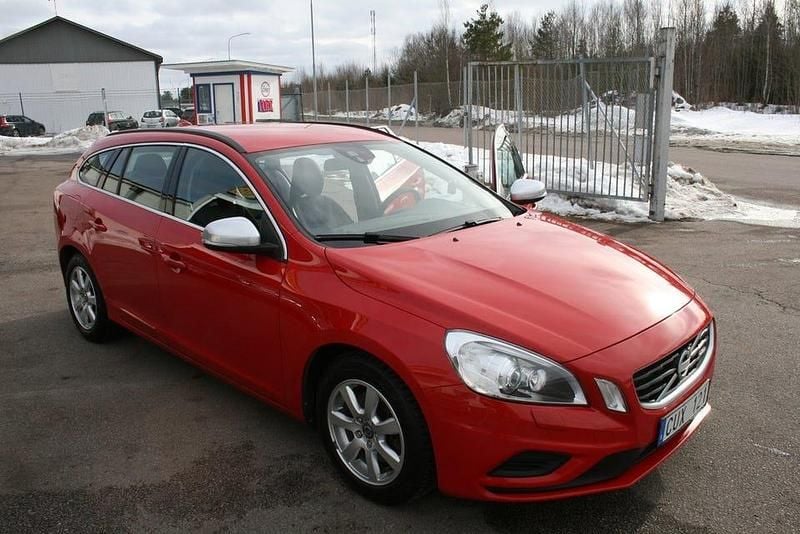 Begagnad Volvo V60 R-Design 116 HK (85 kW) 2012 Röd Kombi