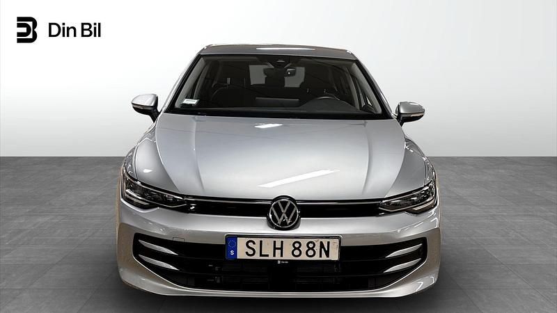 Begagnad VW Golf VIII Edition 150 HK (110 kW) 2024 Silver Halvkombi