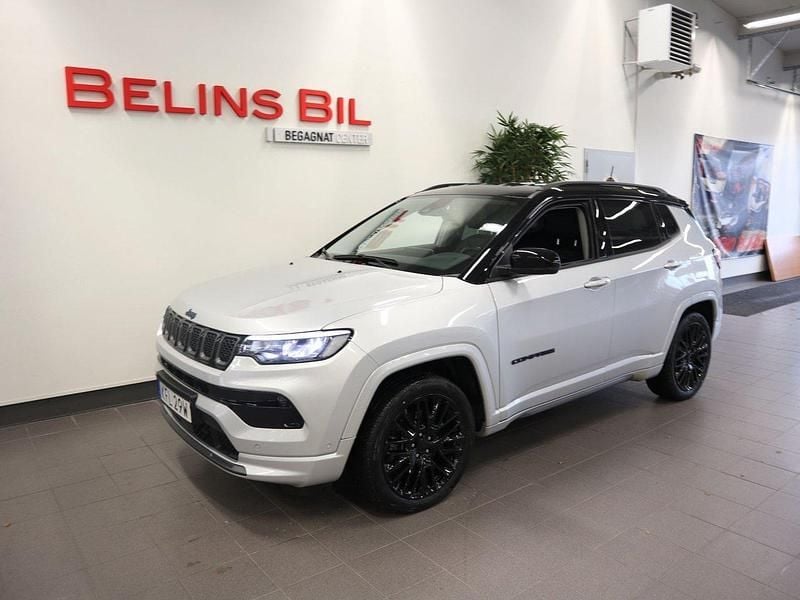 Grå Begagnad 2022 Jeep Compass SUV | 259 500 kr - Bild 1/4