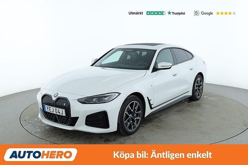 Vit Begagnad 2023 BMW i4 M Sport Sedan | 499 000 kr (Marknadspris) - Bild 1/4