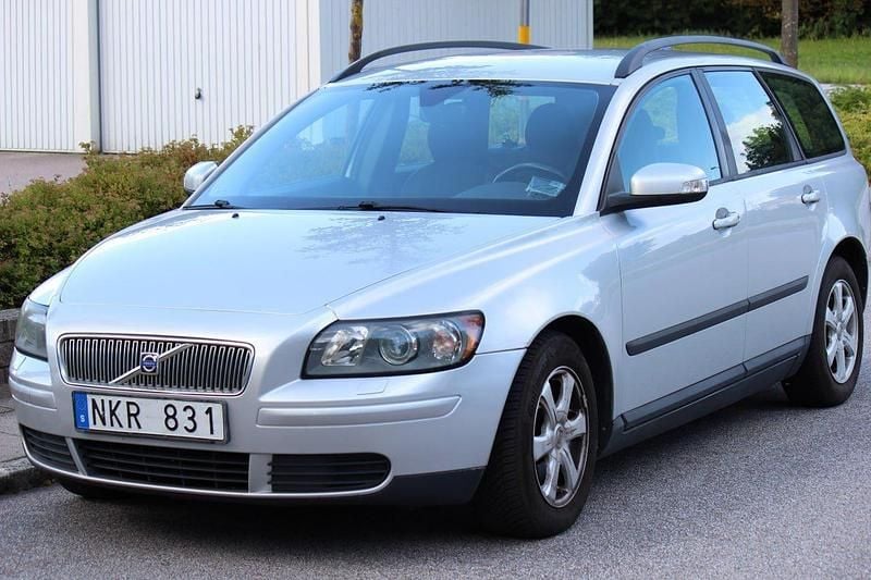 Grå Begagnad 2007 Volvo V50 Kombi | 42 000 kr (Bra pris) - Bild 1/4