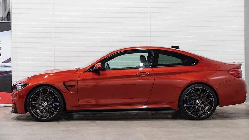 Begagnad BMW M4 Competition Edition 450 HK (330 kW) 2017 Gul Sportkupé