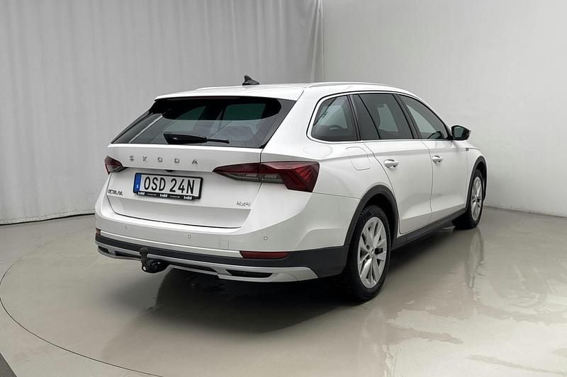 Begagnad Skoda Octavia Scout 200 HK (147 kW) 2022 Vit Kombi