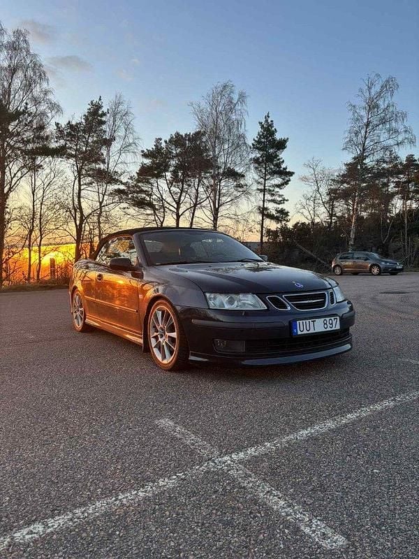 Blå Begagnad 2004 Saab 9-3 Cabriolet Aero Cab | 140 000 kr (Marknadspris) - Bild 1/4