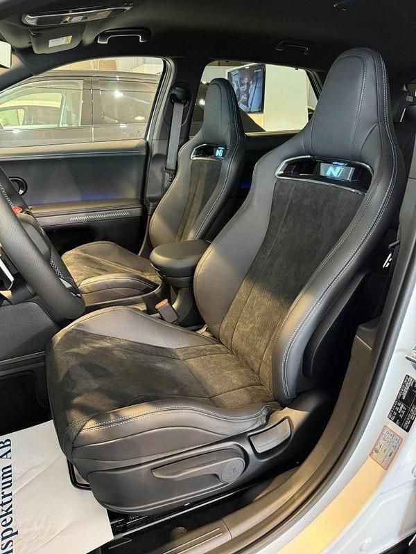 Begagnad Hyundai Ioniq 5 478 kW (650 HK) 2024 Matt vit SUV