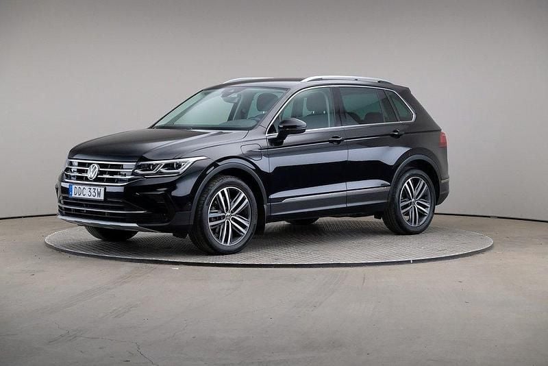 Svart Begagnad 2021 VW Tiguan Elegance SUV | 275 000 kr (Superpris) - Bild 1/4