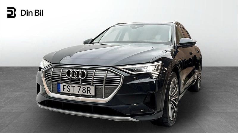 Grå Begagnad 2021 Audi e-tron Advanced Plus SUV | 369 000 kr (Superpris) - Bild 1/4