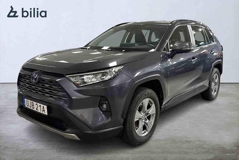 Grå Begagnad 2024 Toyota RAV4 Hybrid SUV | 384 900 kr (Superpris) - Bild 1/1