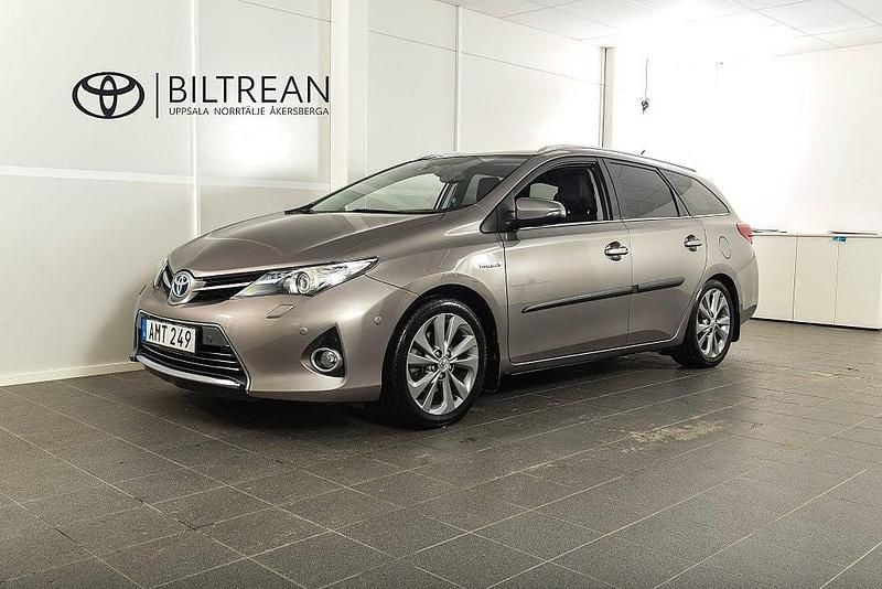 Brun Begagnad 2014 Toyota Auris Touring Sports Kombi | 114 900 kr (Marknadspris) - Bild 1/4
