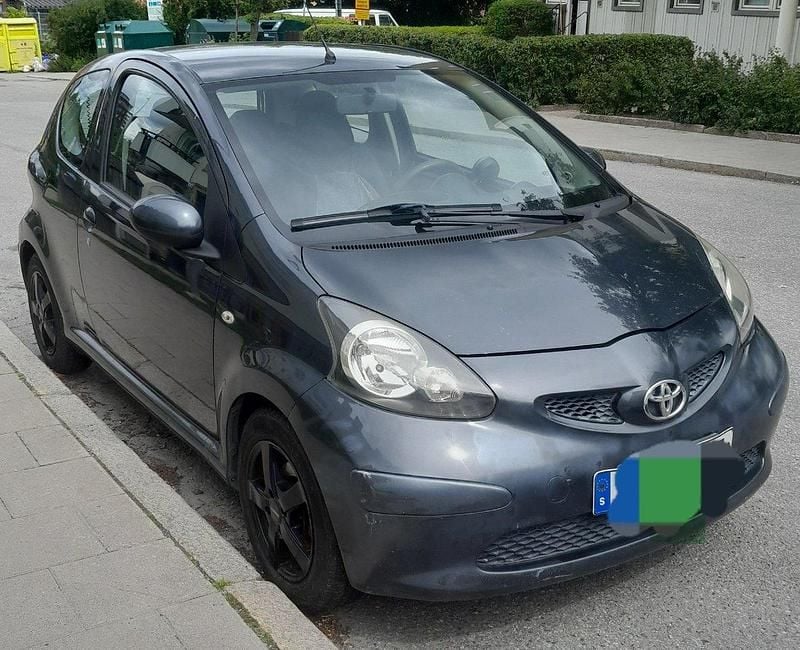 Grå Begagnad 2006 Toyota Aygo Halvkombi | 18 000 kr (Marknadspris) - Bild 1/1