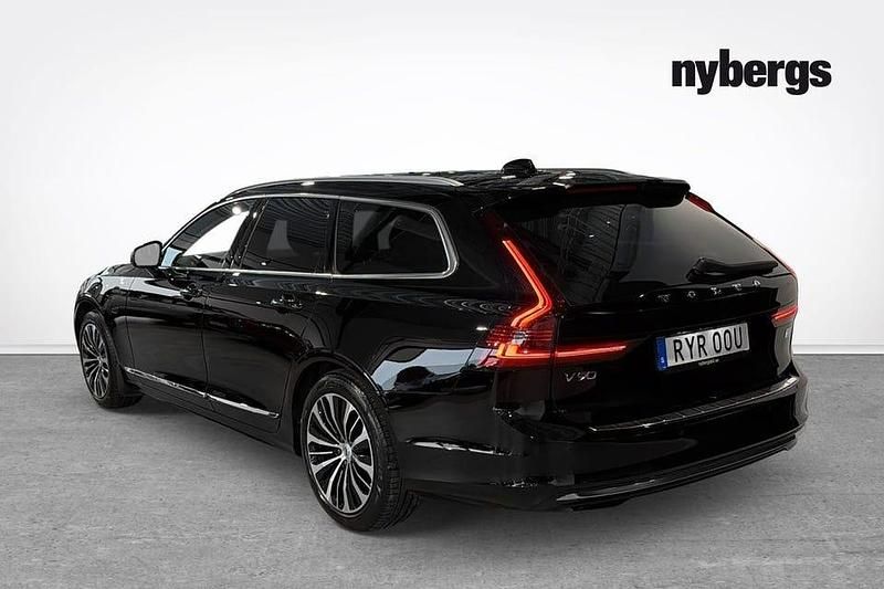 Begagnad Volvo V90 Core 355 HK (261 kW) 2023 Svart Kombi