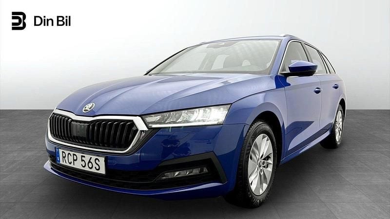 Blå Begagnad 2023 Skoda Octavia Ambition Kombi | 266 900 kr (Marknadspris) - Bild 1/4