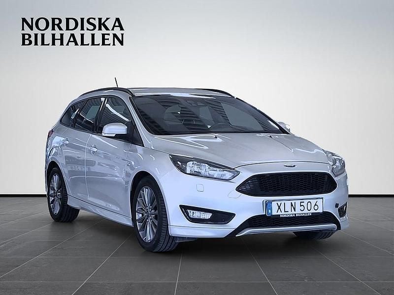 Grå Begagnad 2017 Ford Focus ST-Line Kombi | 109 795 kr (Bra pris) - Bild 1/4