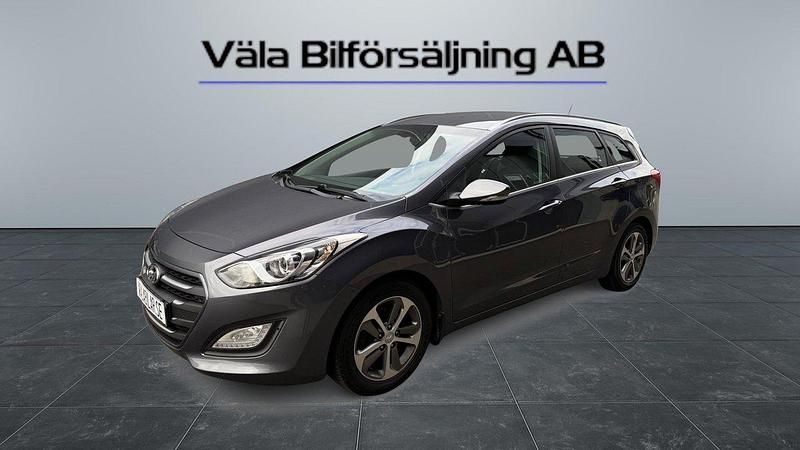 Mörkgrå Begagnad 2015 Hyundai i30 Comfort Kombi | 79 900 kr (Marknadspris) - Bild 1/4