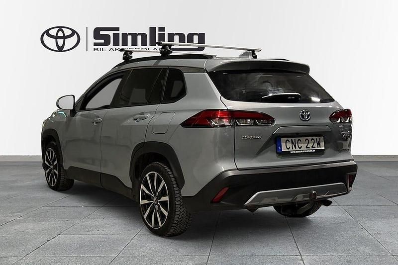 Begagnad Toyota Corolla Cross Style 197 HK (144 kW) 2023 Grå SUV