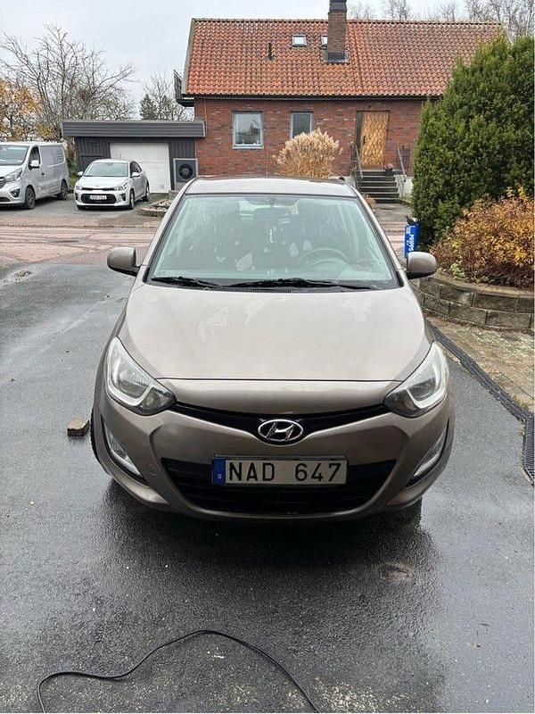 Begagnad 2013 Hyundai i20 Select Halvkombi | 35 000 kr (Marknadspris) - Bild 1/4