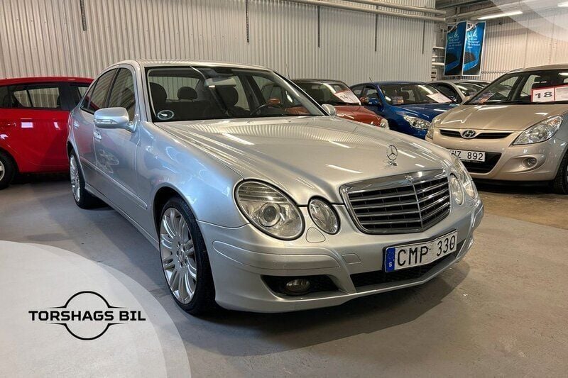 Silver Begagnad 2008 Mercedes E200 Sedan | 89 900 kr (Lite dyr) - Bild 1/4