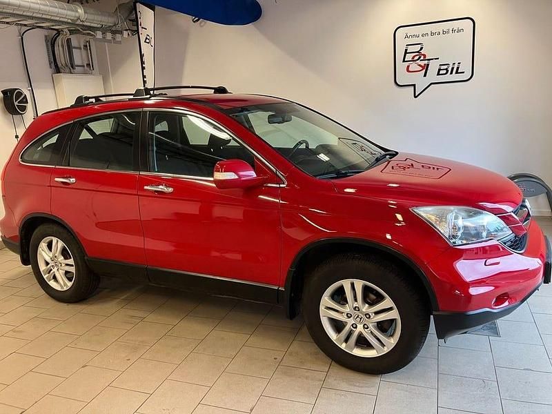 Röd Begagnad 2010 Honda CR-V Elegance SUV | 129 900 kr (Dyr) - Bild 1/4