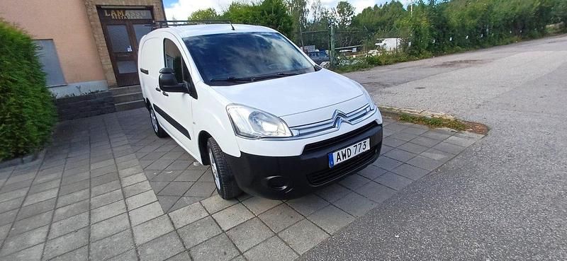 Vit Begagnad 2014 Citroën Berlingo Minibuss | 54 900 kr (Marknadspris) - Bild 1/4