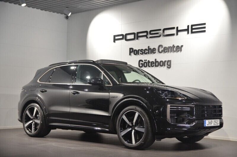 Svart (black) Ny 2025 Porsche Cayenne Turbo E-Hybrid SUV | 2 381 300 kr - Bild 1/4