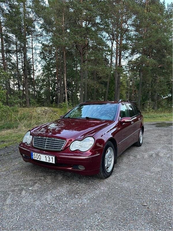 Röd Begagnad 2001 Mercedes C200 Elegance Kombi | 18 000 kr (Marknadspris) - Bild 1/4
