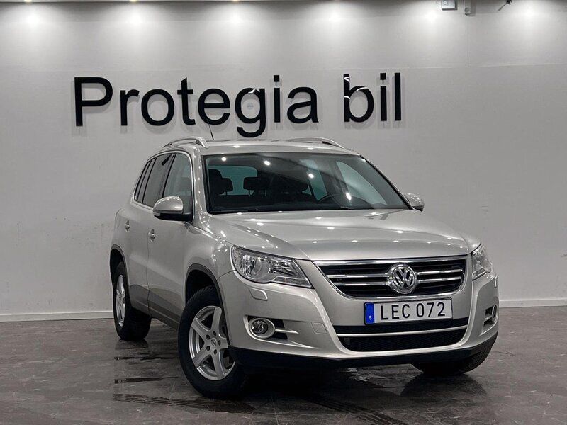 Ljusgrå Begagnad 2010 VW Tiguan SUV | 89 900 kr (Marknadspris) - Bild 1/4