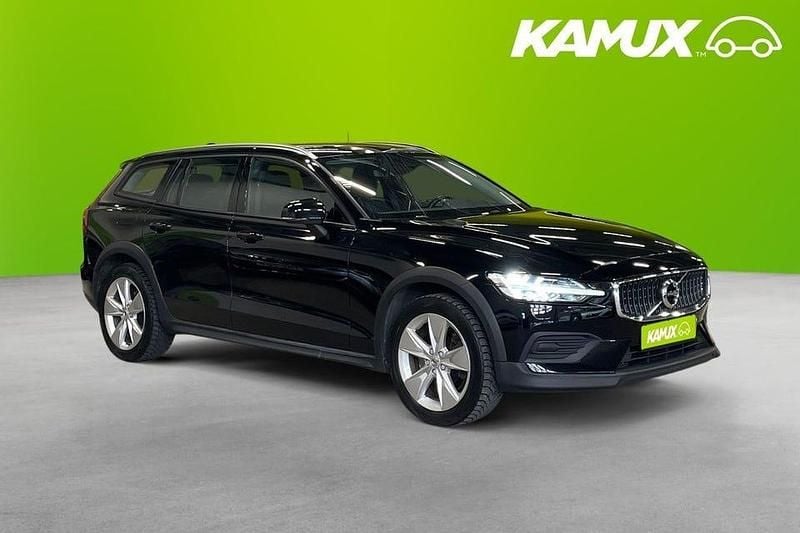 Svart Begagnad 2019 Volvo V60 CC Momentum Kombi | 229 700 kr (Marknadspris) - Bild 1/4
