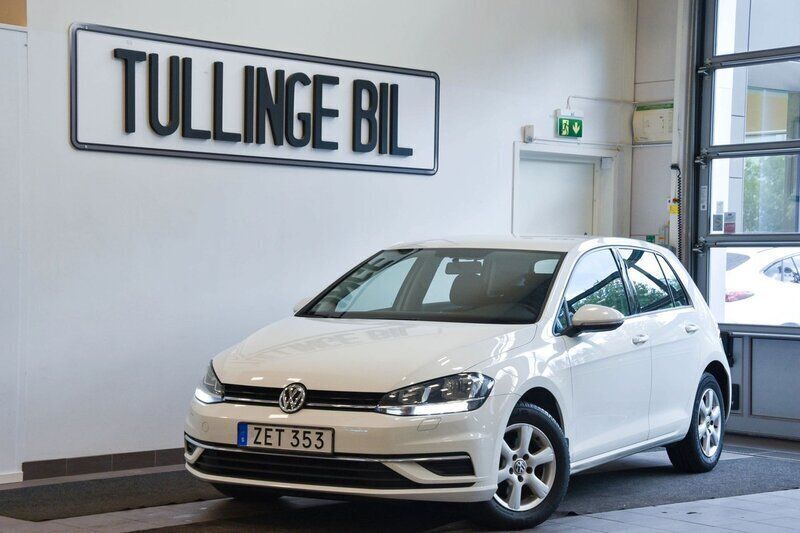 Vit Begagnad 2018 VW Golf VII Halvkombi | 149 900 kr (Marknadspris) - Bild 1/4