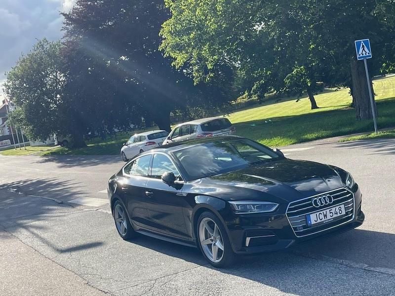 Svart Begagnad 2017 Audi A5 Sportback Halvkombi | 245 000 kr (Dyr) - Bild 1/4