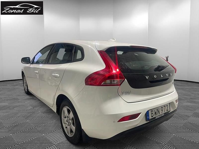 Begagnad Volvo V40 Kinetic 116 HK (85 kW) 2014 Vit Halvkombi