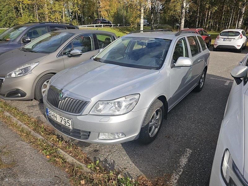 Silver Begagnad 2011 Skoda Octavia Kombi | 38 000 kr (Bra pris) - Bild 1/4